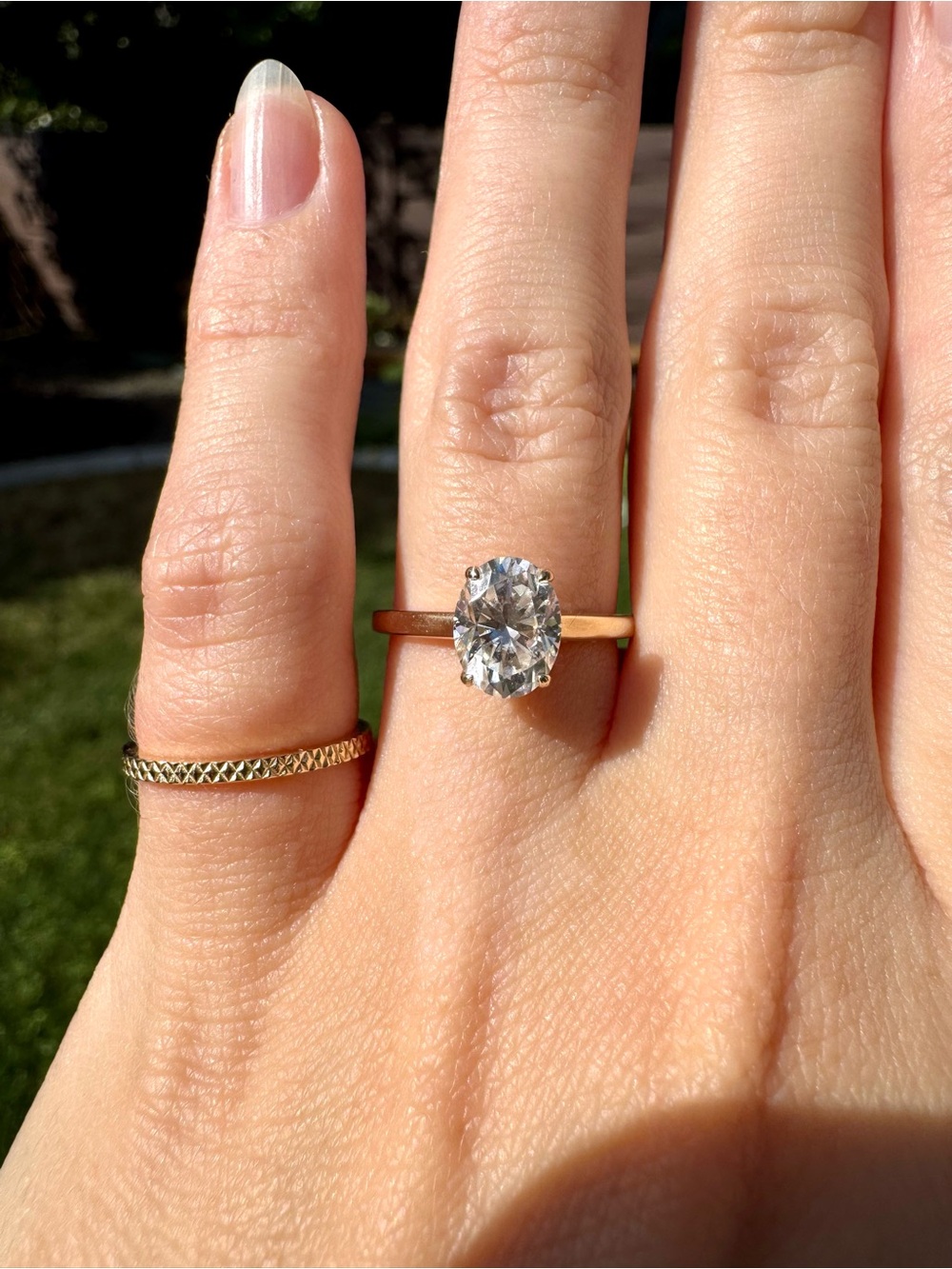 10K Gold 1,5 Ct Oval Cut Moissanite Ring